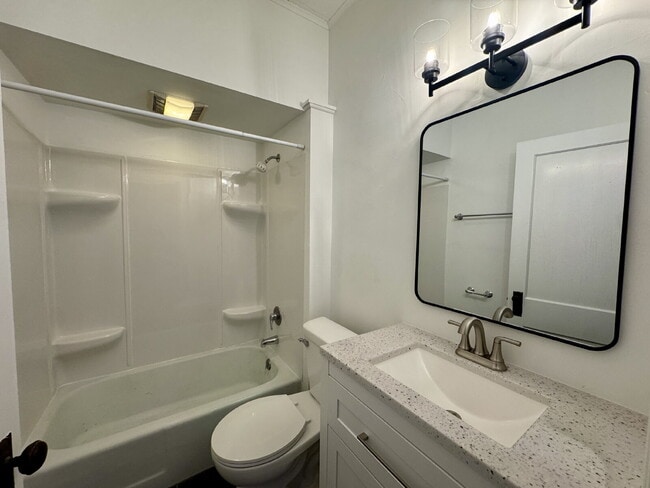 Photo - 2 bedroom, 1 bathroom duplex now available on the southside of Ottawa