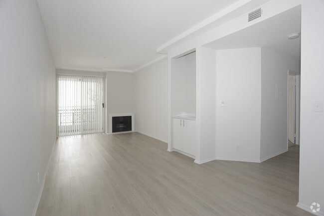 1BR, 1BA - 650-700 SF