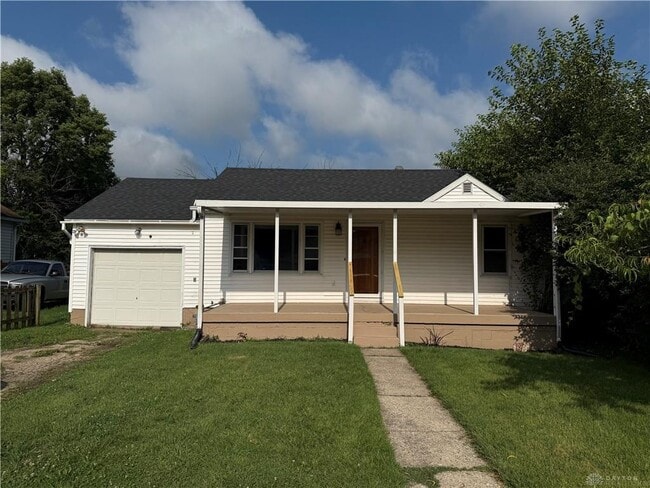 Building Photo - 1033 Victoria Ave