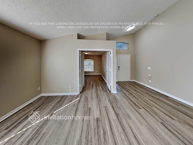 13733 Hawkeye Dr
