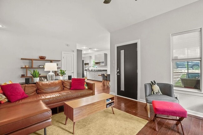 Photo - 2111 E 8th St