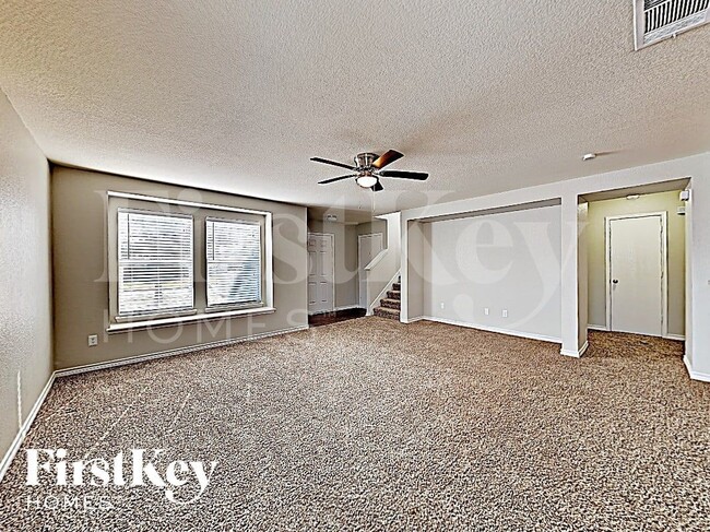 Photo - 5423 Montague Ln