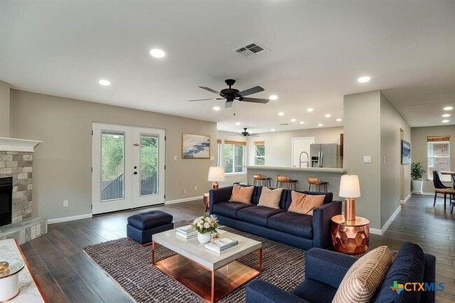 Photo - 2412 Willow Way