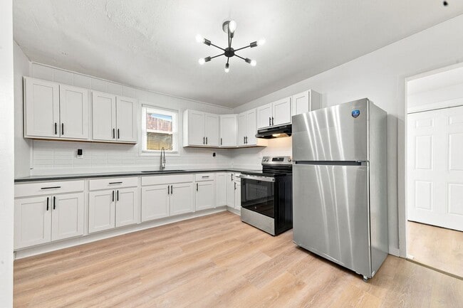 Photo - 3137 State St