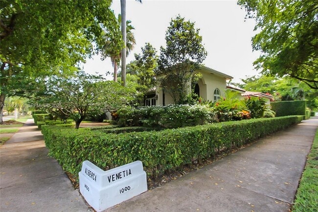 Photo - 1400 Alberca St