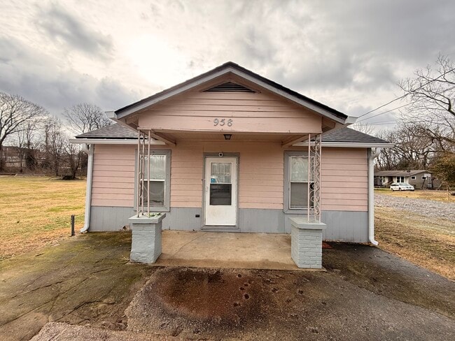 Building Photo - 958 Strouse Ave