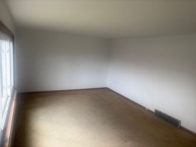 Photo - 92 Lasalle Ave Unit apt 1