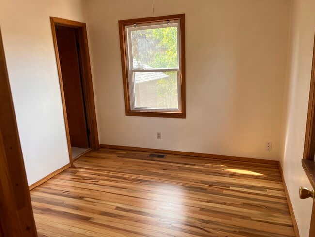 Photo - 305 Dewell Rd