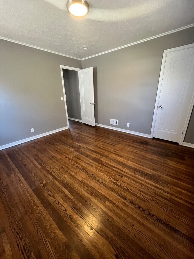 Photo - 5140 Evans St