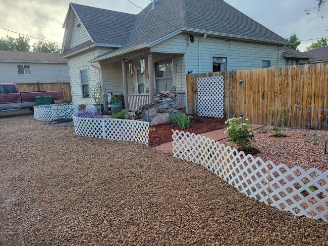 Building Photo - 1227 Pleasent Acres Dr. Unit 1227 1/2 Rental