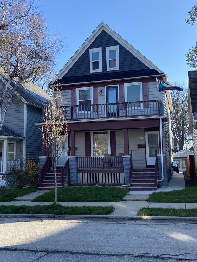 Front view - 2870 S Delaware Ave Casa Adosada