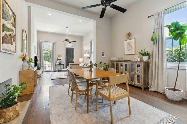 Photo - 719 Philip St