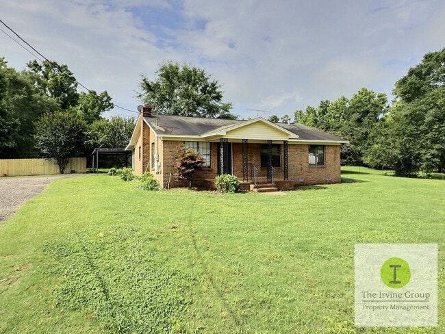 Building Photo - 3 Bed, 2 Full Bath - Country Charm with Modern Updates Near Prattville and Maxwell AFB