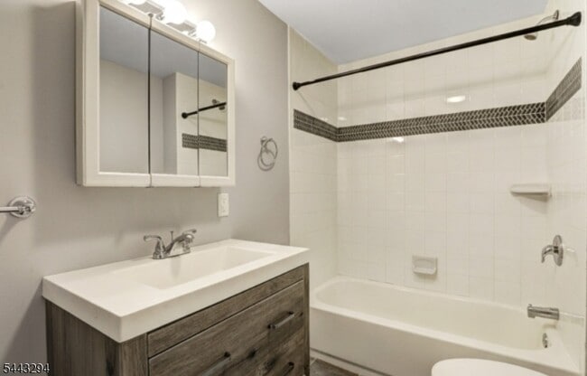 Photo - 56 Hance St