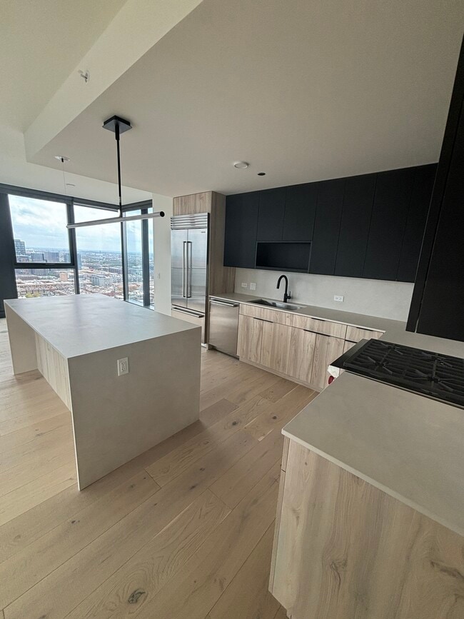 165 N Morgan St Unit 1911