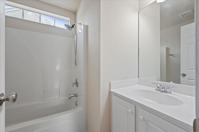 Photo - 17 Bushwood Dr