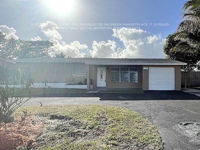 Building Photo - 3111 NE 9th Ave