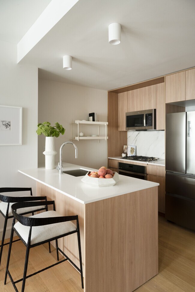 60 Wharf Dr Apartment Unit 3513 Brooklyn, NY