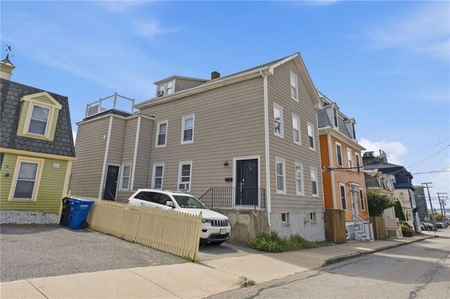 Building Photo - 19 Howard St Unit 3
