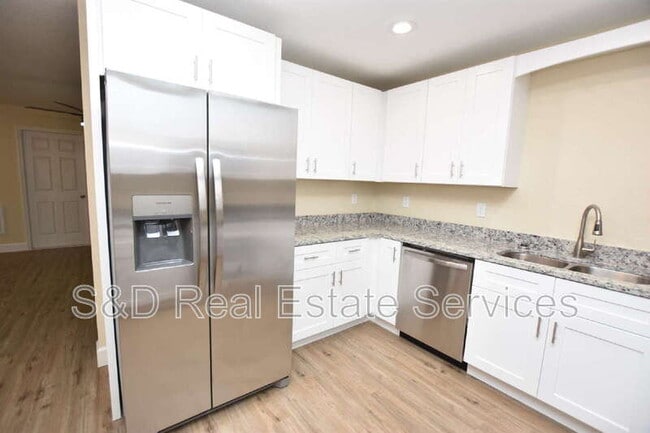 Photo - 1111 Mercury Dr E Unit B