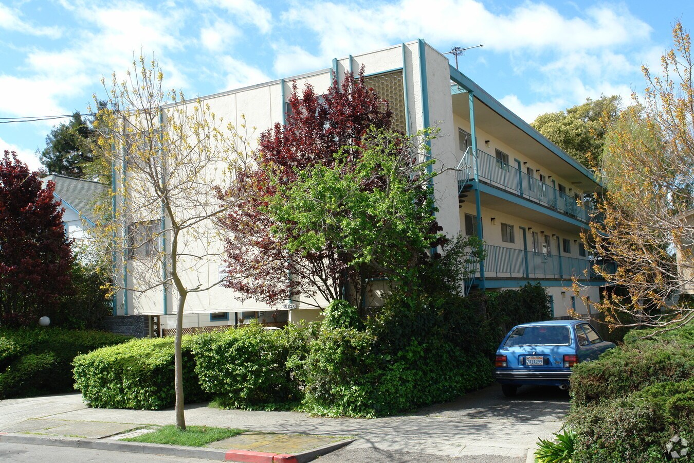 Primary Photo - 2120 Grant St Apartments