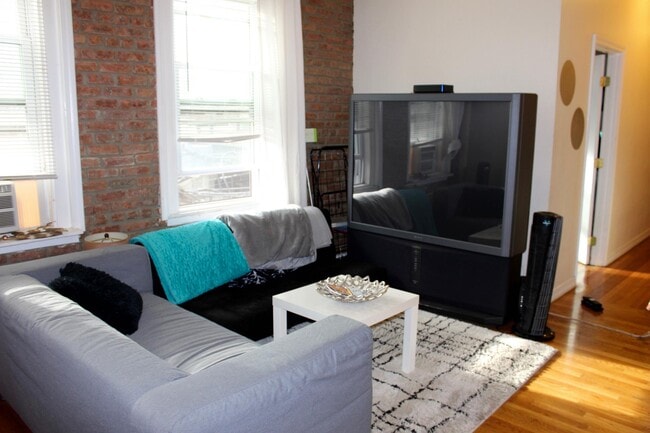 Building Photo - 461 Park Dr Unit 5