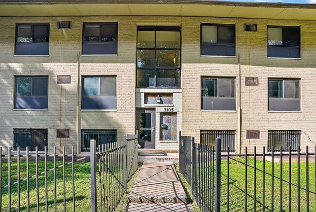 Building Photo - Modern 2-Bedroom Apartment with In-Unit La... Unit 101