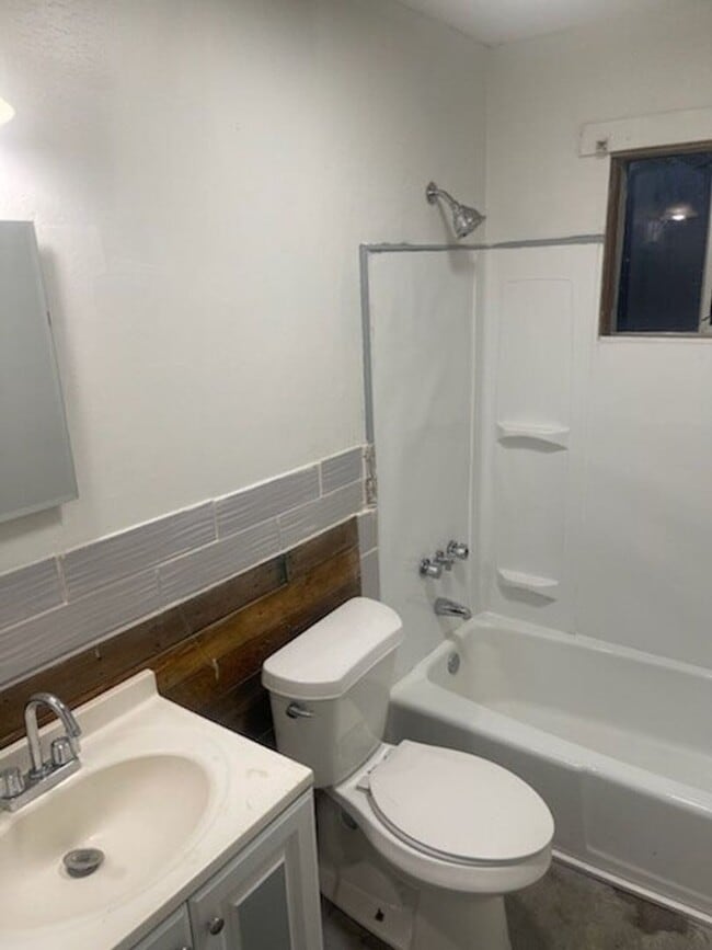 Photo - Move-In Ready 2 Bedroom Duplex – Pet Friendly!