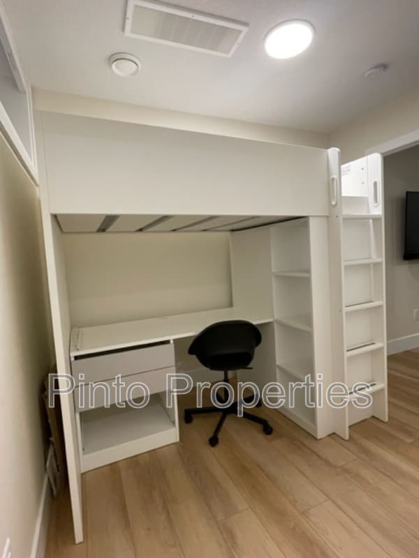 Photo - 8717-8110 110 St NW