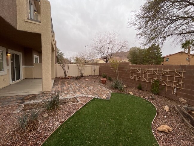 Photo - SPACIOUS 3-BEDROOM 2 1/2 BATH TOWNHOME IN ... Unit #102