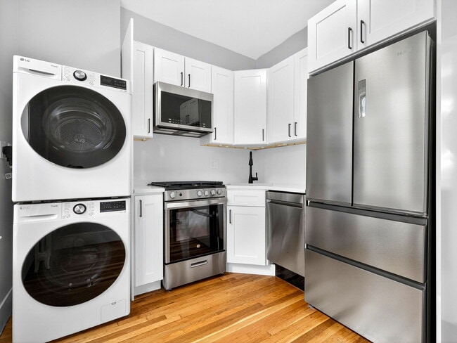 Building Photo - 1576 Cambridge St Unit 2F