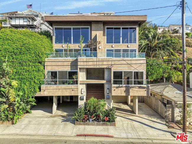Photo - 364 Pershing Dr