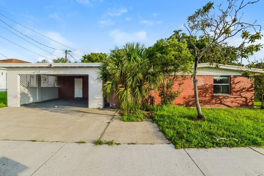 1198 Maxey Dr
