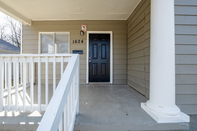 Photo - 1624-1626 Brown Unidad 1624 Brown