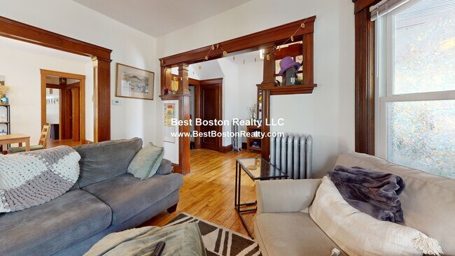 102 Raymond Ave