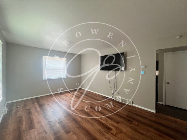 Photo - "Charming 4-Bed Home with Finished Basement on Northview Drive in Sylvania!"