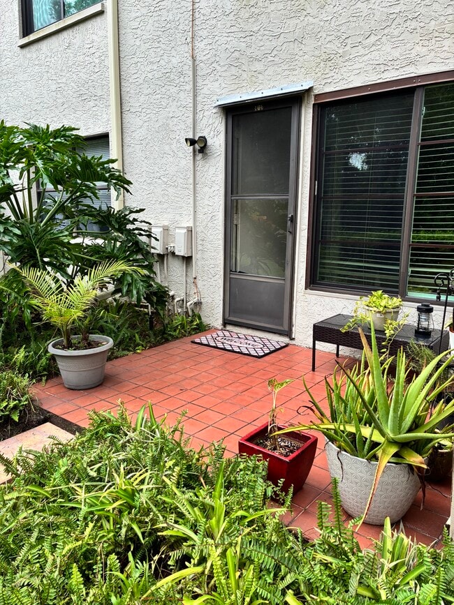 Building Photo - 3038 Eastland Blvd Unit Imperial Oaks Rental