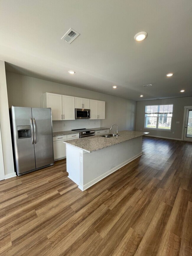 Triple Blackman ! 3bed 2.5 bath 1900 pe... House House Rental in