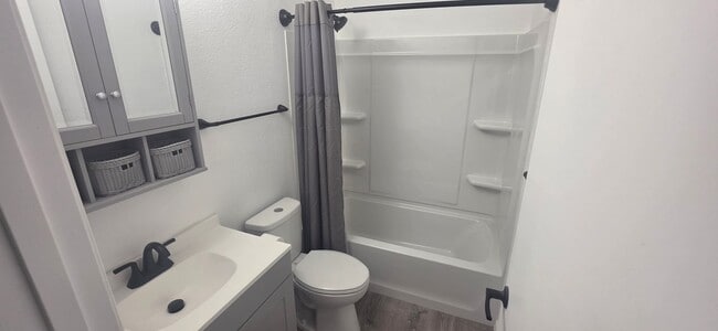 Photo - 1705 Oakshire Ln Unit A