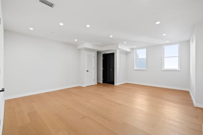 Building Photo - 693 Sutter St Unit 201 Rental