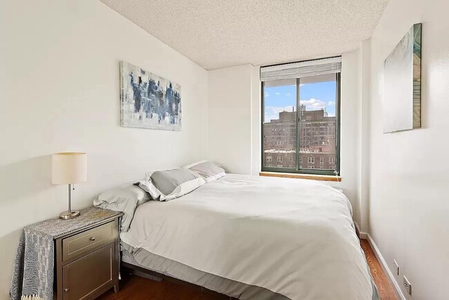 22 W 15th St Unit 8A