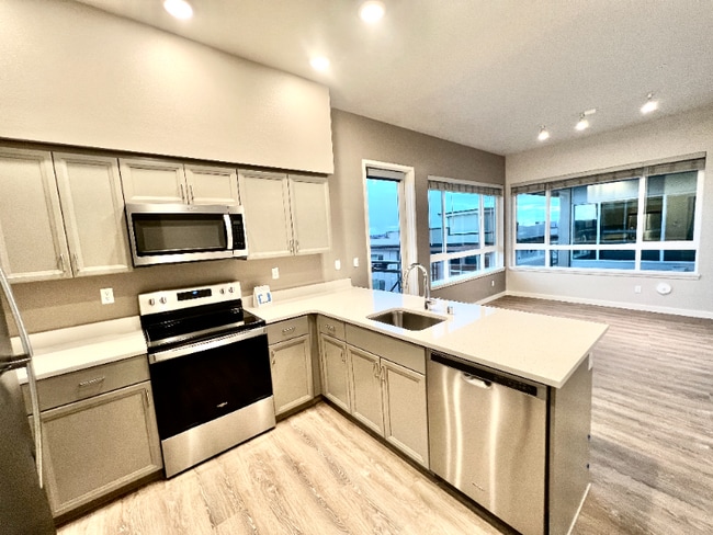 Photo - 2330 Yakima Ct Unidad A404