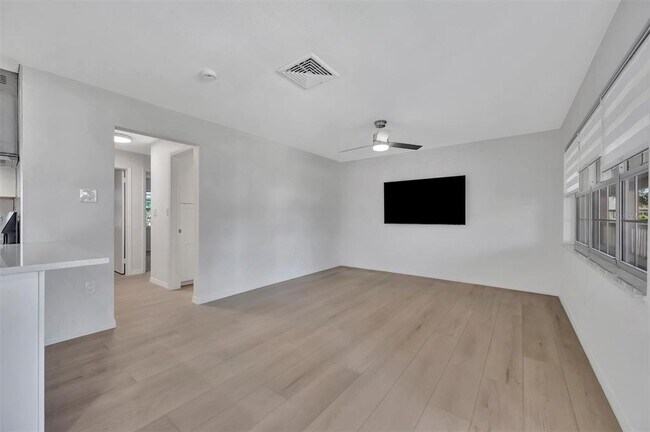 Photo - 650 Pinellas Point Dr S Unit 216