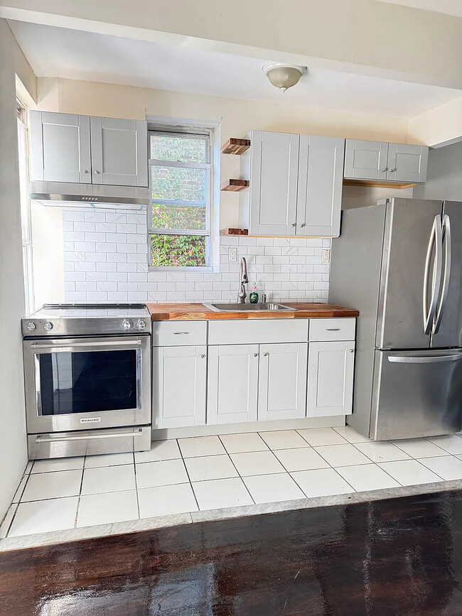 Photo - 124 W 179th St