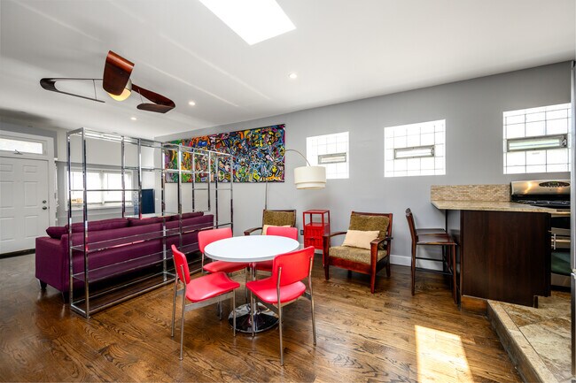 Photo - 1646 W Blackhawk St