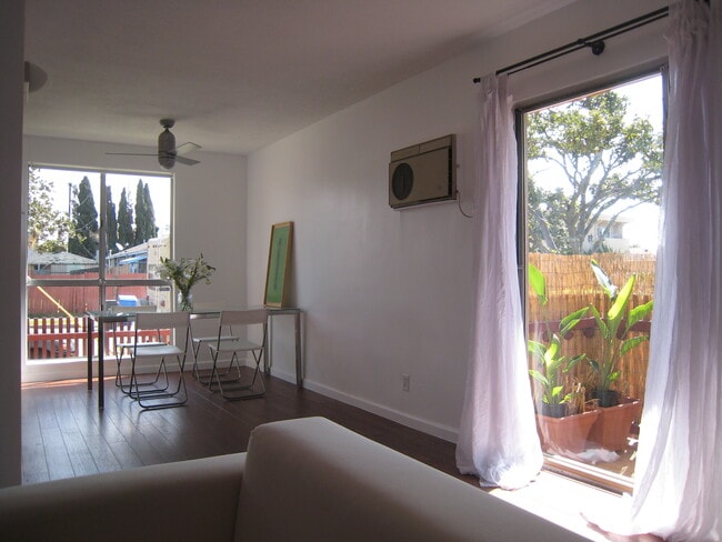Living / Dining - 3813 Huron Ave Unit 1