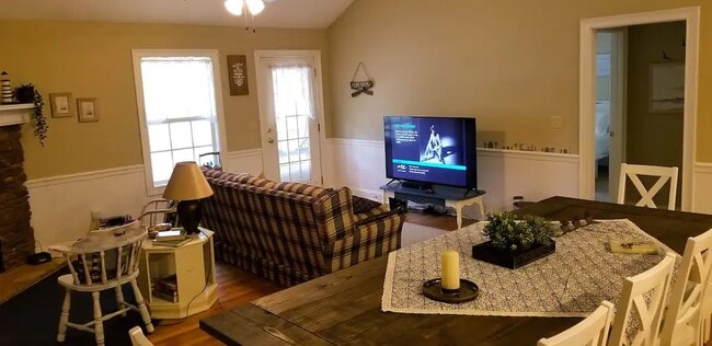 Photo - 103 Sportsman Cir NE
