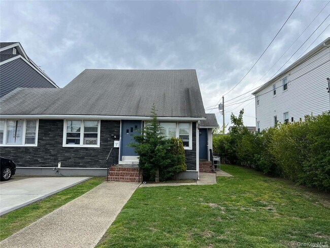 Building Photo - 126 Radcliffe Rd Unit 2