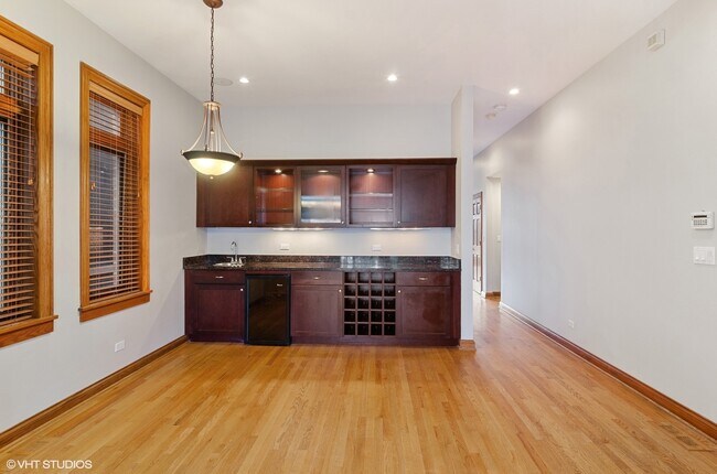 Photo - 2020 N Wood St Unit 1