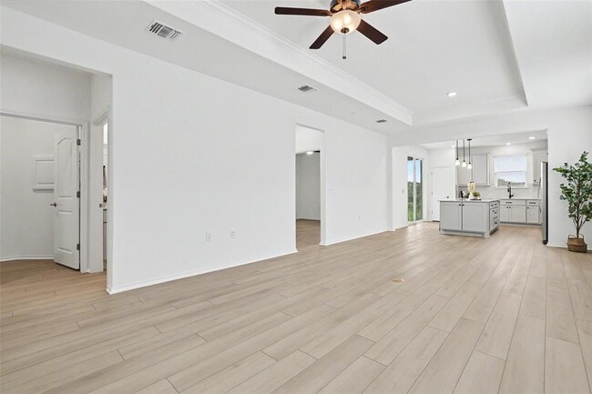 Photo - 310 Livewater Ln